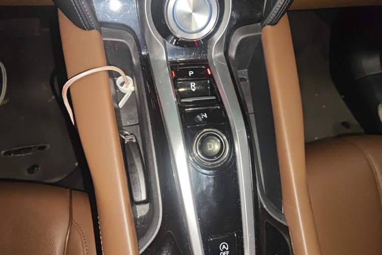 Used Acura CDX 2016 1.5T Two-Wheel Drive Deluxe Edition Gear Lever