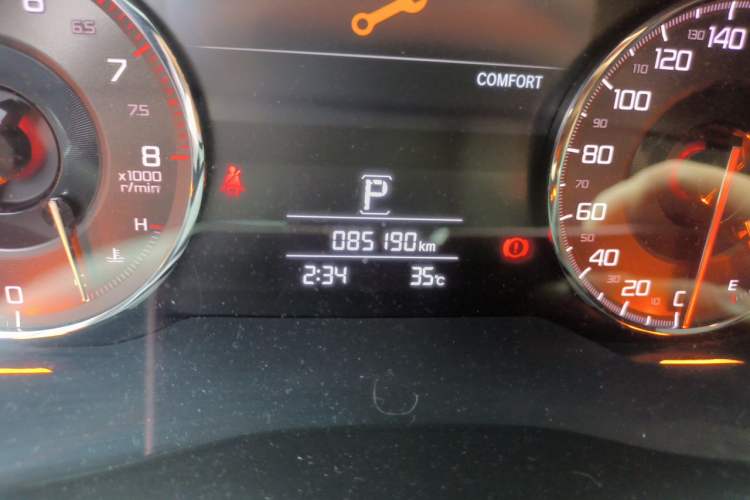 Used Acura CDX 2016 1.5T Two-Wheel Drive Deluxe Edition Odometer Close Up