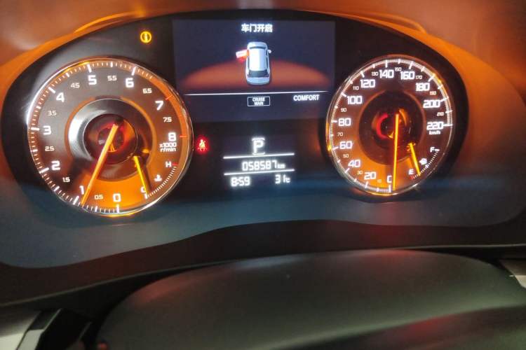 Used Acura CDX 2016 1.5T Two-Wheel Drive Deluxe Edition Odometer Close Up