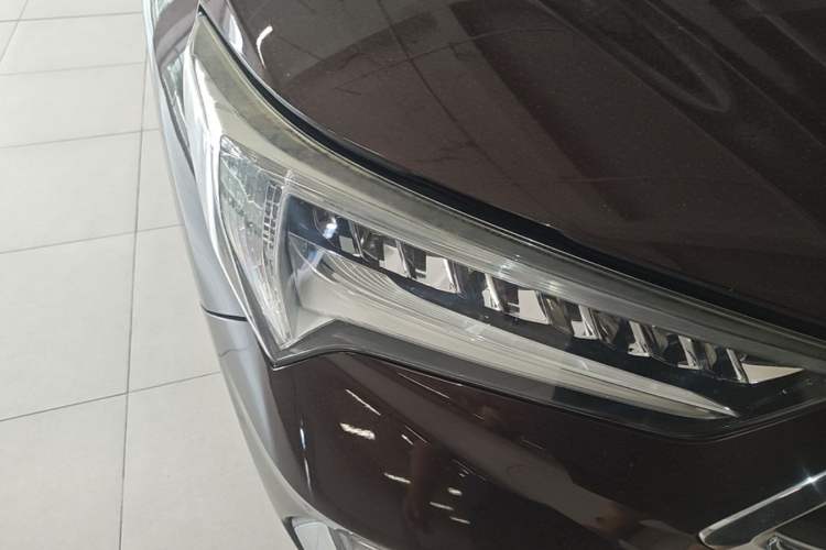 Used Acura CDX 2016 1.5T Two-Wheel Drive Deluxe Edition Right Front Headlight