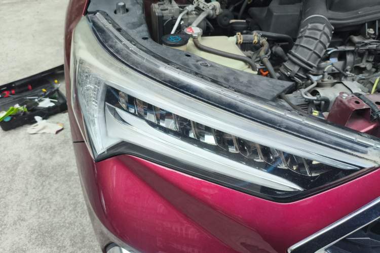 Used Acura CDX 2016 1.5T Two-Wheel Drive Deluxe Edition Right Front Headlight
