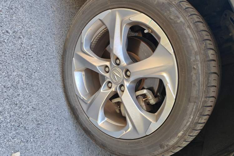 Used Acura CDX 2016 1.5T Two-Wheel Drive Enjoyment Edition Right Front Wheel Hub