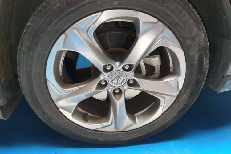 Used Acura CDX 2016 1.5T Two-Wheel Drive Enjoyment Edition Right Front Wheel Hub