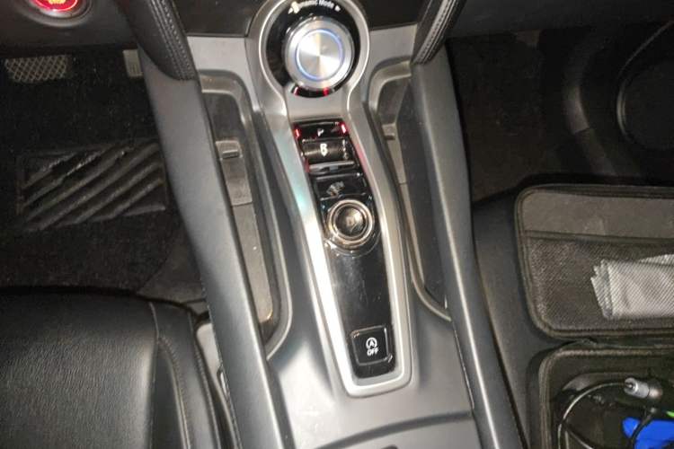 Used Acura CDX 2016 1.5T Two-Wheel Drive Enjoyment Edition Gear Lever