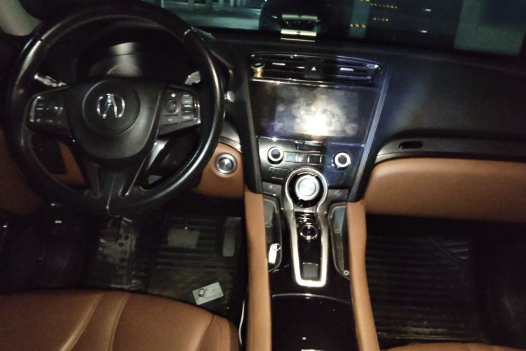 Used Acura CDX 2016 1.5T Two-Wheel Drive Deluxe Edition Center Console
