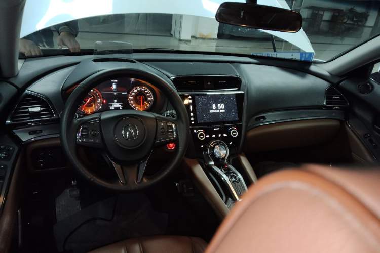Used Acura CDX 2016 1.5T Two-Wheel Drive Deluxe Edition Center Console