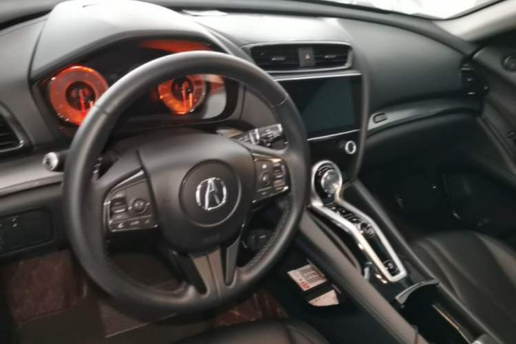 Used Acura CDX 2016 1.5T Two-Wheel Drive Deluxe Edition Center Console