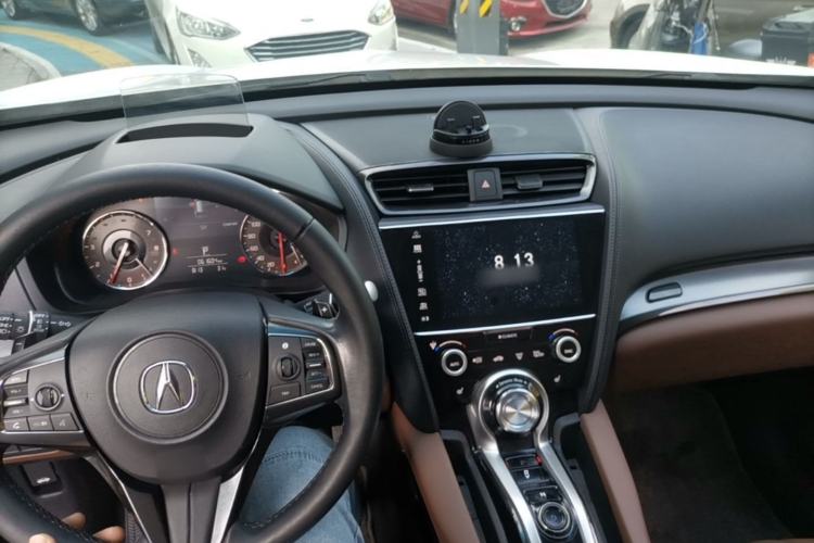 Used Acura CDX 2016 1.5T Two-Wheel Drive Deluxe Edition Center Console