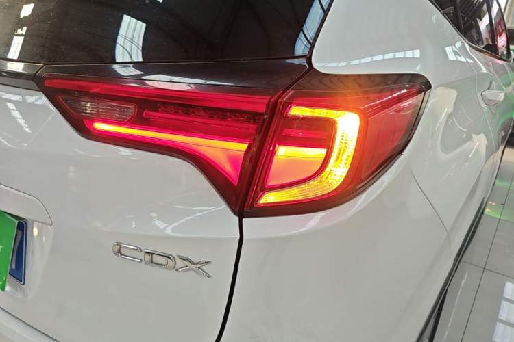 Used Acura CDX 2016 1.5T Two-Wheel Drive Deluxe Edition Exterior 3