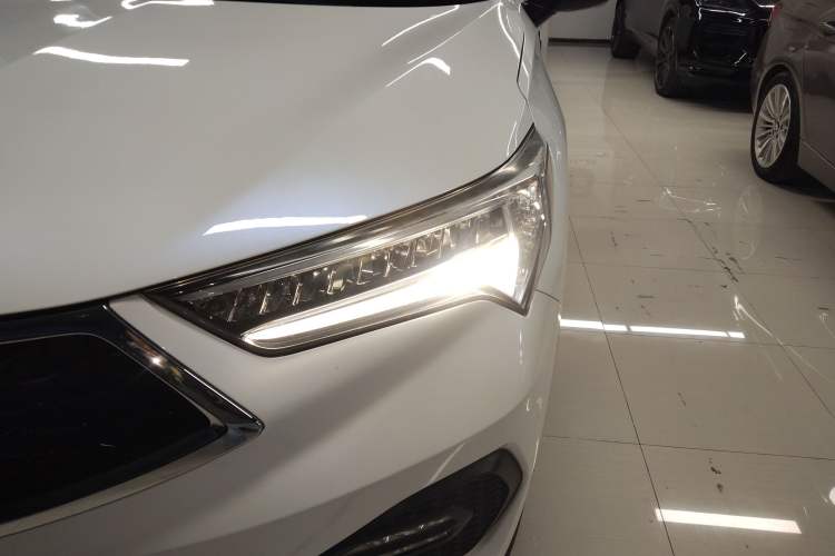 Used Acura CDX 2016 1.5T Two-Wheel Drive Deluxe Edition Left Front Headlight