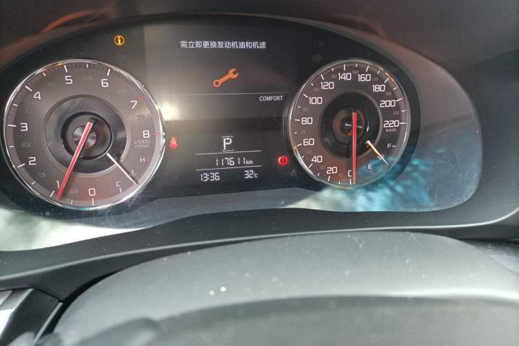 Used Acura CDX 2016 1.5T Two-Wheel Drive Deluxe Edition Odometer Close Up