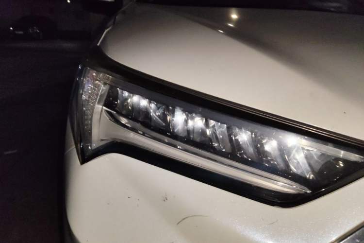 Used Acura CDX 2016 1.5T Two-Wheel Drive Deluxe Edition Right Front Headlight