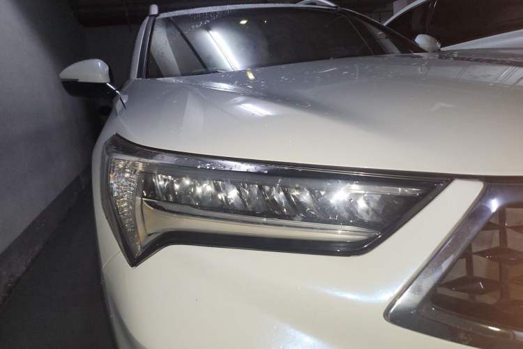 Used Acura CDX 2016 1.5T Two-Wheel Drive Deluxe Edition Right Front Headlight