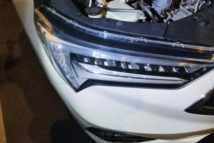 Used Acura CDX 2016 1.5T Four-Wheel Drive Luxury Edition Right Front Headlight