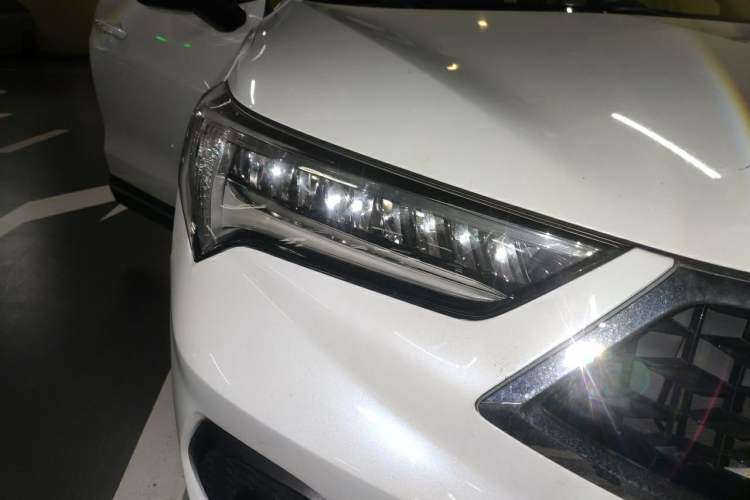 Used Acura CDX 2016 1.5T Two-Wheel Drive Deluxe Edition Right Front Headlight