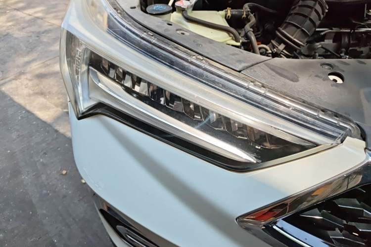 Used Acura CDX 2016 1.5T Two-Wheel Drive Deluxe Edition Right Front Headlight