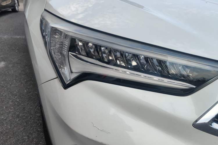 Used Acura CDX 2016 1.5T Two-Wheel Drive Deluxe Edition Right Front Headlight