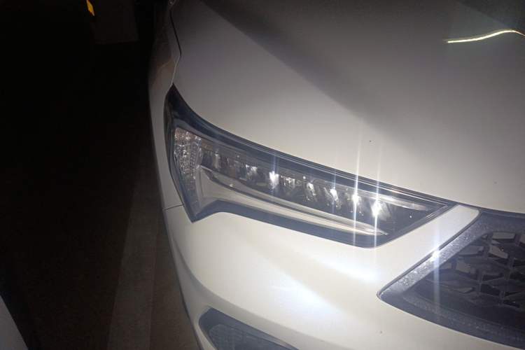Used Acura CDX 2016 1.5T Two-Wheel Drive Deluxe Edition Right Front Headlight