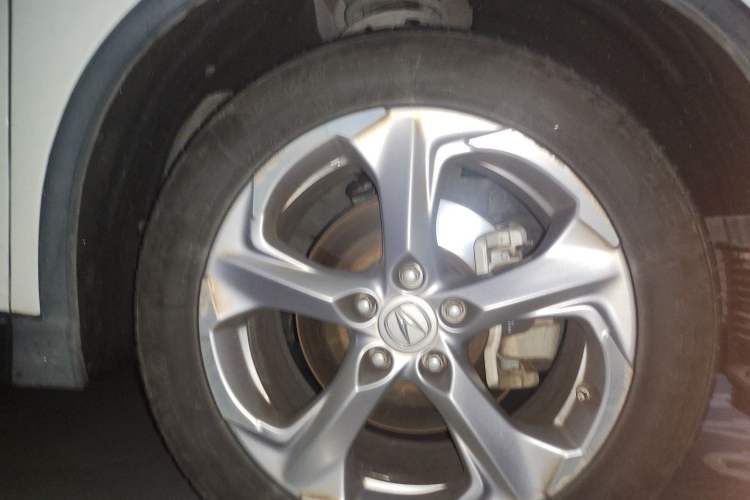 Used Acura CDX 2016 1.5T Two-Wheel Drive Deluxe Edition Right Front Wheel Hub