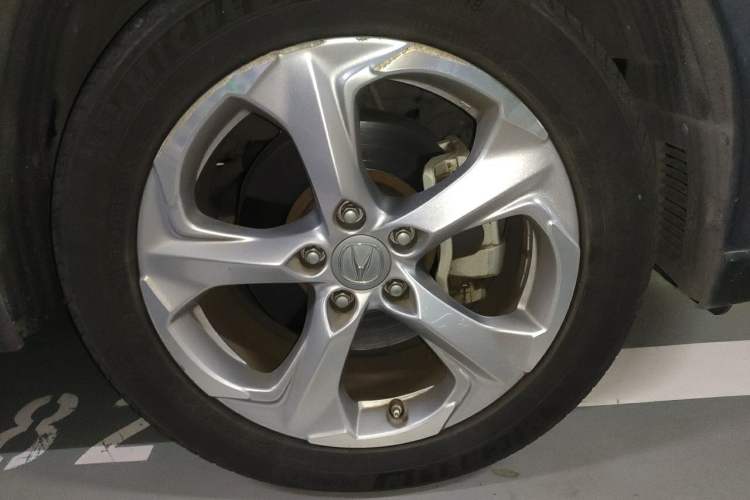 Used Acura CDX 2016 1.5T Two-Wheel Drive Deluxe Edition Right Front Wheel Hub