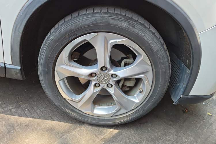 Used Acura CDX 2016 1.5T Two-Wheel Drive Deluxe Edition Right Front Wheel Hub
