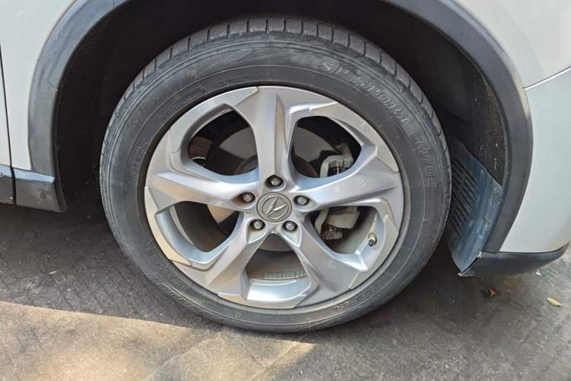 Used Acura CDX 2016 1.5T Two-Wheel Drive Deluxe Edition Right Front Wheel Hub