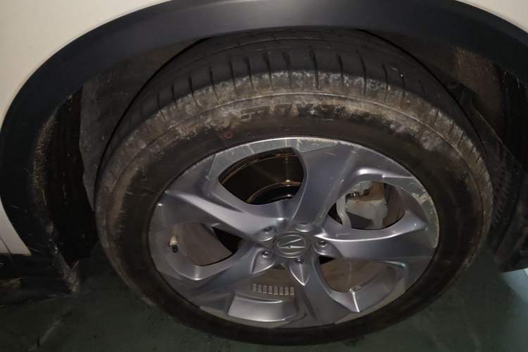Used Acura CDX 2016 1.5T Two-Wheel Drive Deluxe Edition Right Front Wheel Hub