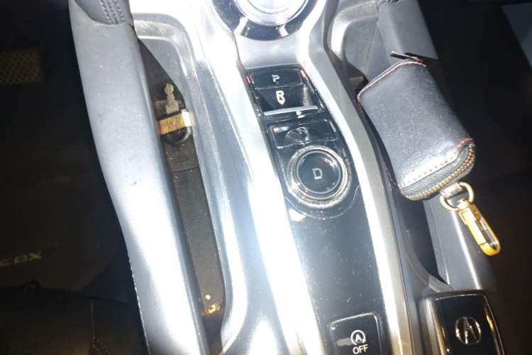 Used Acura CDX 2016 1.5T Two-Wheel Drive Enjoyment Edition Gear Lever