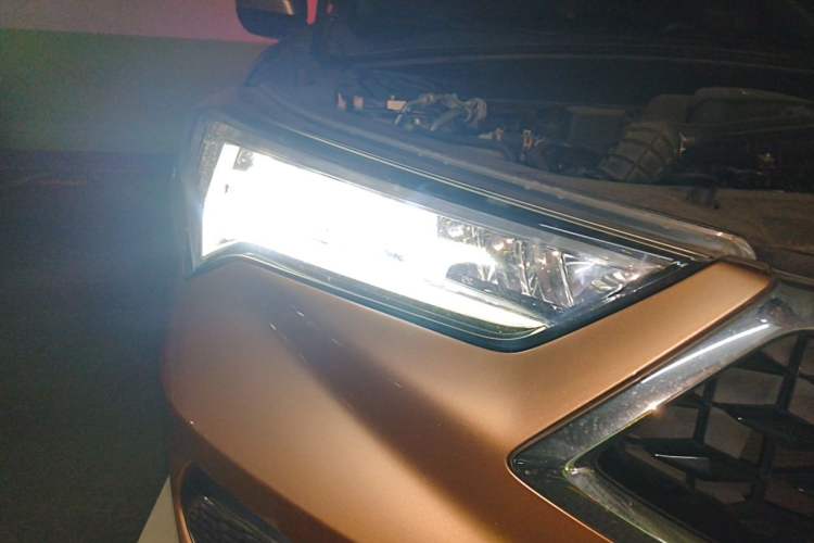 Used Acura CDX 2016 1.5T Four-Wheel Drive Luxury Edition Right Front Headlight