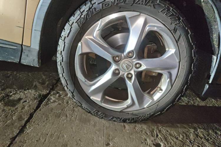 Used Acura CDX 2016 1.5T Two-Wheel Drive Deluxe Edition Right Front Wheel Hub