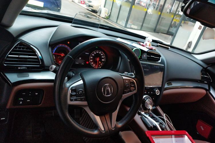 Used Acura CDX 2018 2.0L Two-Wheel Drive Comfort Edition Hybrid Center Console