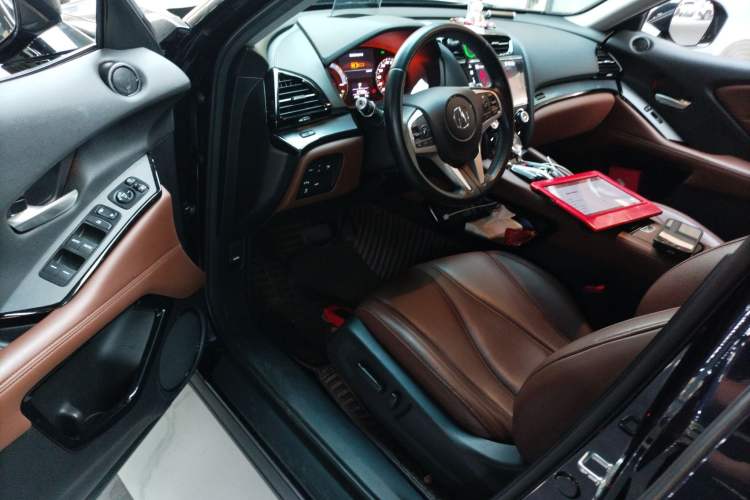 Used Acura CDX 2018 2.0L Two-Wheel Drive Comfort Edition Hybrid Driver Seat