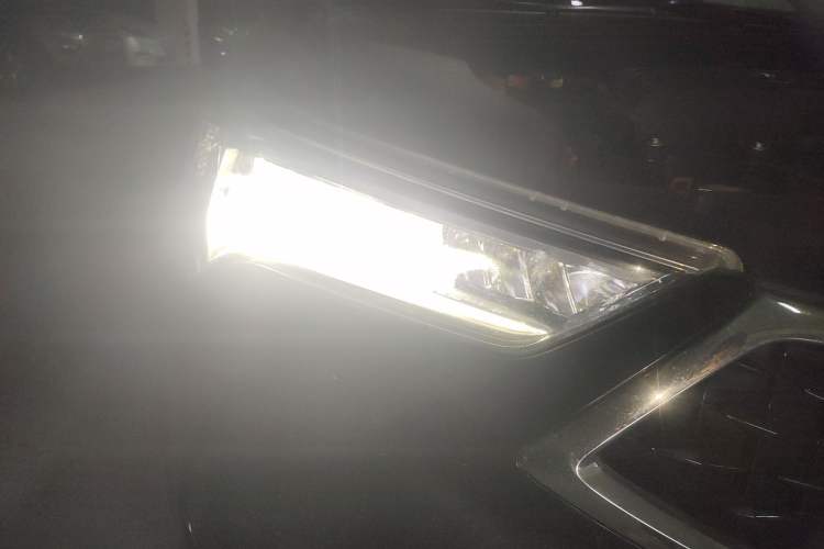 Used Acura CDX 2018 2.0L Two-Wheel Drive Enjoyment Edition Hybrid Exterior 6