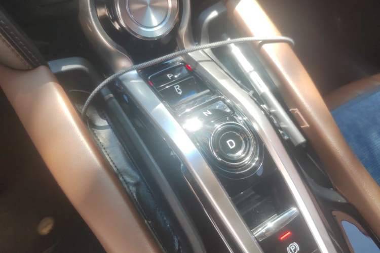 Used Acura CDX 2018 2.0L Two-Wheel Drive Comfort Edition Hybrid Gear Lever