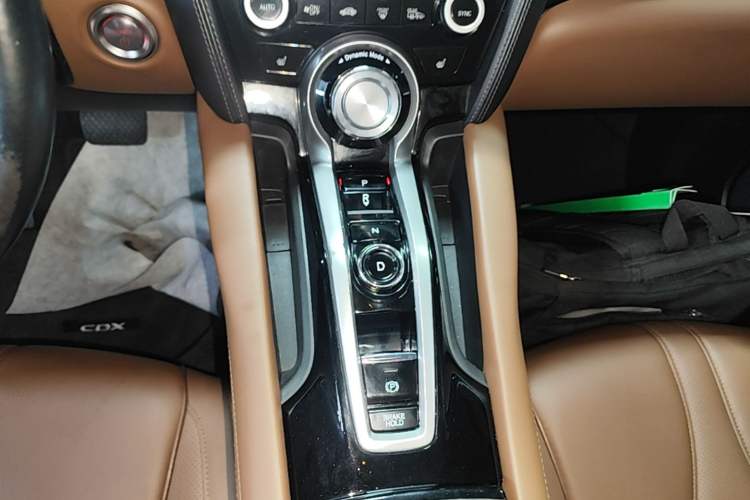 Used Acura CDX 2018 2.0L Two-Wheel Drive Comfort Edition Hybrid Gear Lever