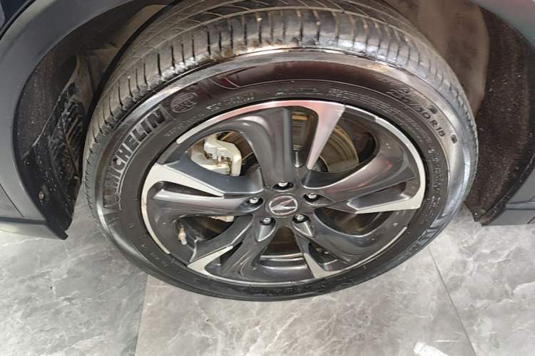 Used Acura CDX 2018 2.0L Two-Wheel Drive Comfort Edition Hybrid Left Front Wheel Hub