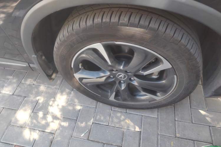 Used Acura CDX 2018 2.0L Two-Wheel Drive Comfort Edition Hybrid Right Front Wheel Hub