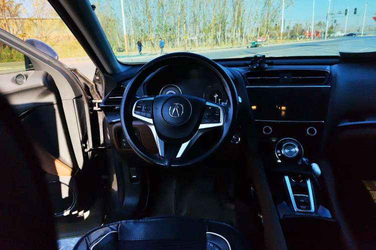 Used Acura CDX 2018 2.0L Two-Wheel Drive Comfort Edition Hybrid Steering Wheel