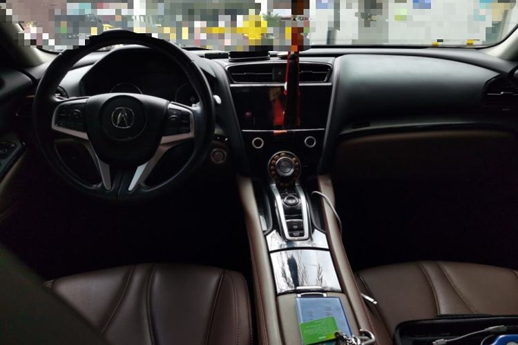 Used Acura CDX 2018 2.0L Two-Wheel Drive Comfort Edition Hybrid Center Console