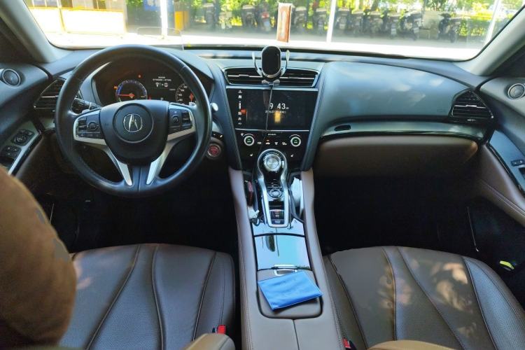 Used Acura CDX 2018 2.0L Two-Wheel Drive Comfort Edition Hybrid Center Console