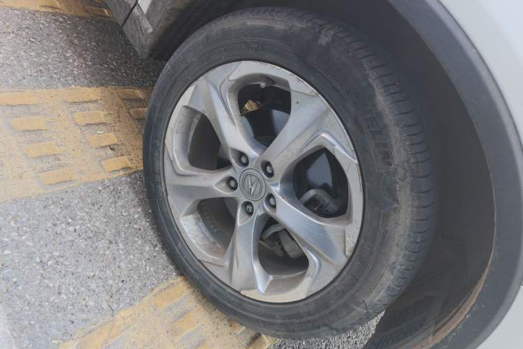 Used Acura CDX 2018 1.5T Four-Wheel Drive Luxury & Stylish Edition Right Front Wheel Hub