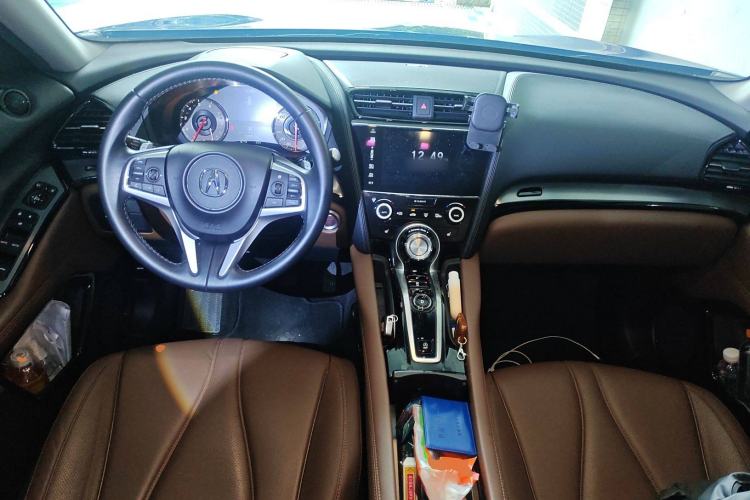 Used Acura CDX 2019 1.5T Two-Wheel Drive Deluxe Edition Center Console