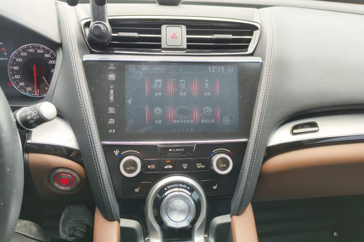 Used Acura CDX 2019 1.5T Two-Wheel Drive Deluxe Edition Audio And AC Panel