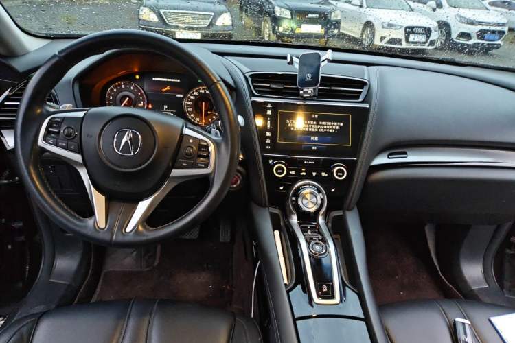 Used Acura CDX 2019 1.5T Two-Wheel Drive Deluxe Edition Center Console
