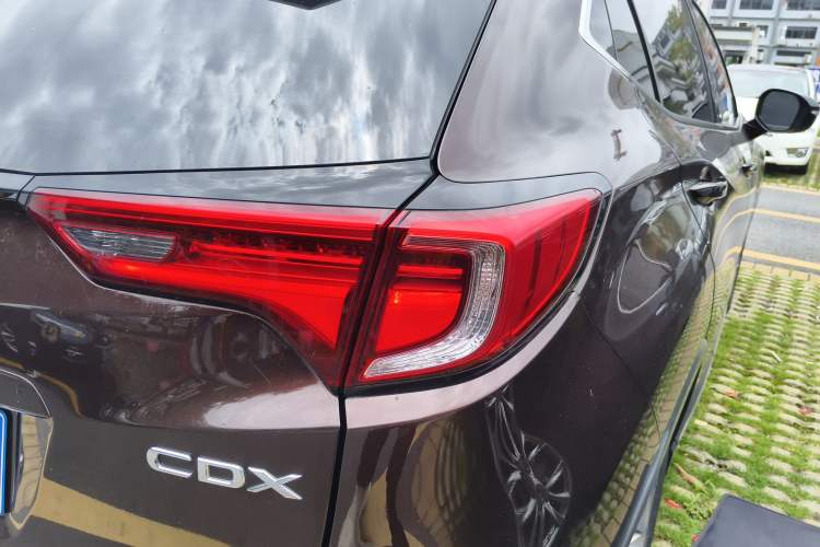 Used Acura CDX 2019 1.5T Two-Wheel Drive Deluxe Edition Exterior 6