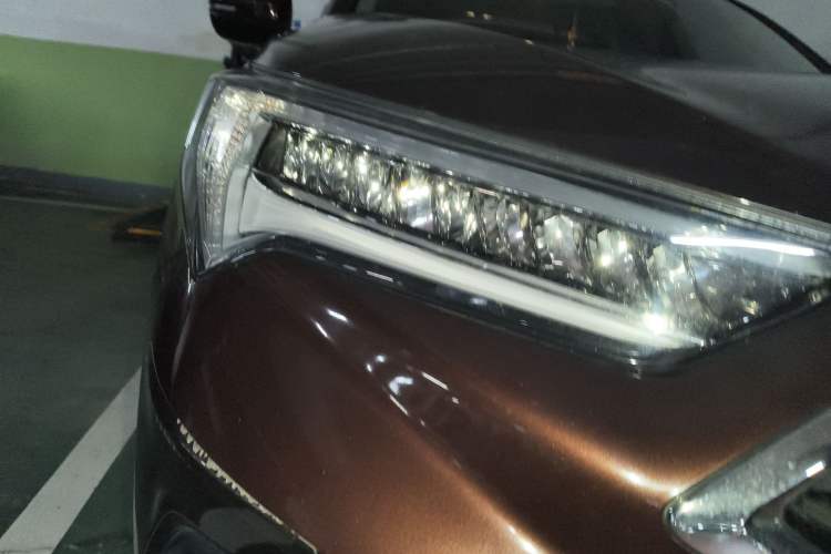 Used Acura CDX 2019 1.5T Two-Wheel Drive Deluxe Edition Right Front Headlight