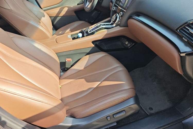Used Acura CDX 2019 1.5T Two-Wheel Drive Deluxe Edition Right Front Seat