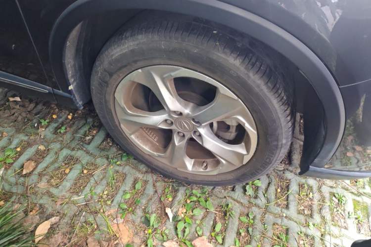 Used Acura CDX 2019 1.5T Two-Wheel Drive Deluxe Edition Right Front Wheel Hub