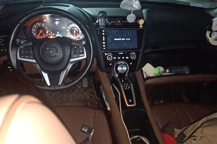 Used Acura CDX 2019 1.5T Two-Wheel Drive Deluxe Edition Center Console