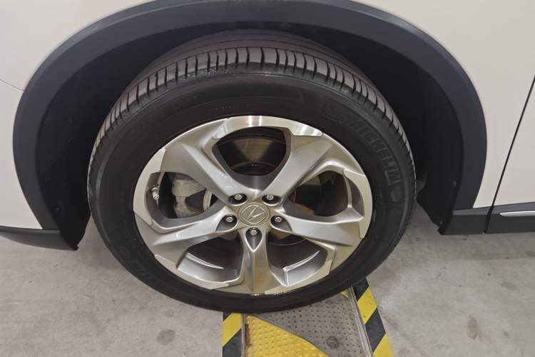 Used Acura CDX 2019 1.5T Two-Wheel Drive Deluxe Edition Left Front Wheel Hub